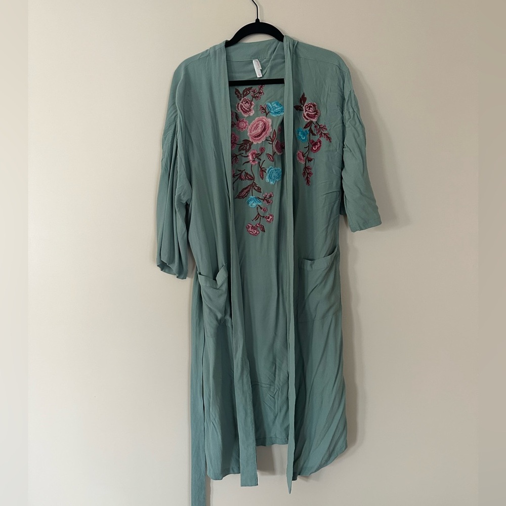 Floral embroidered robe
